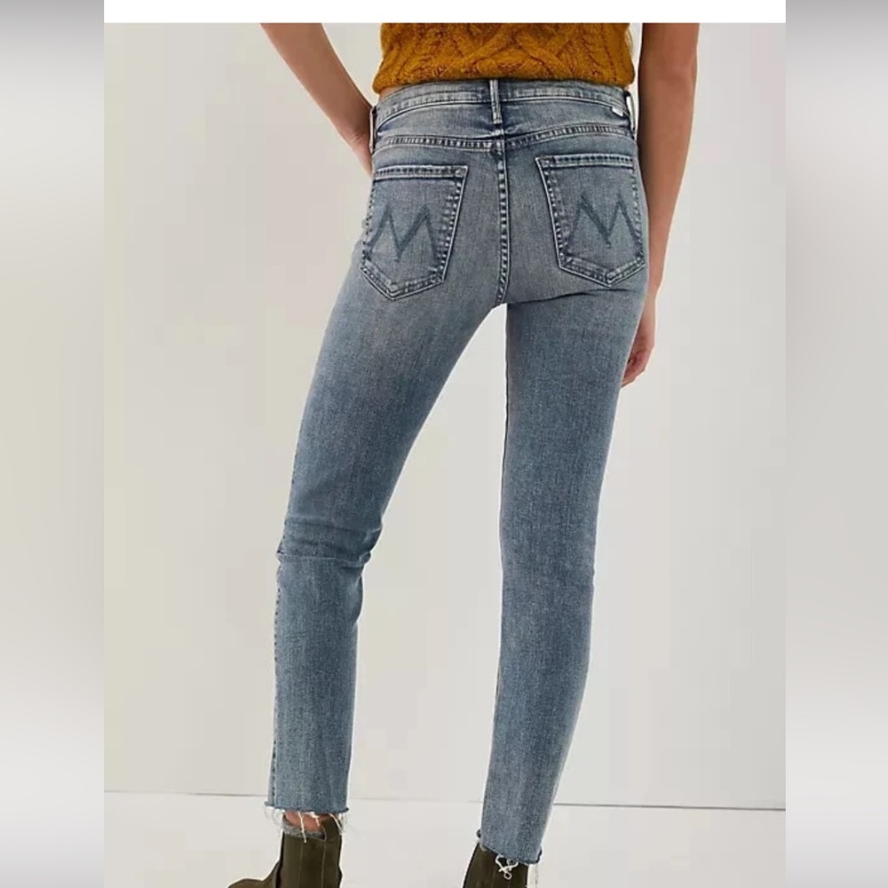 MOTHER Skinny High-Rise Jeans in Washed Blue